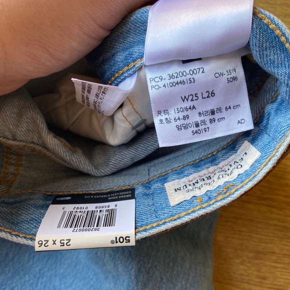 Levi's 501 High Waist Ripped Crop Straight Jeans - Picture 9 of 12